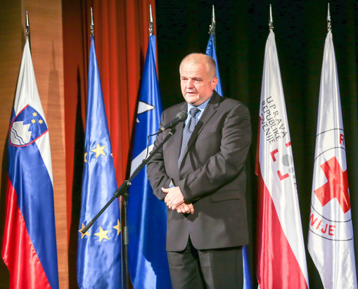 Zupan Občine Kobarid Robert Kavčič pozdravlja goste na otvoritveni slovesnosti