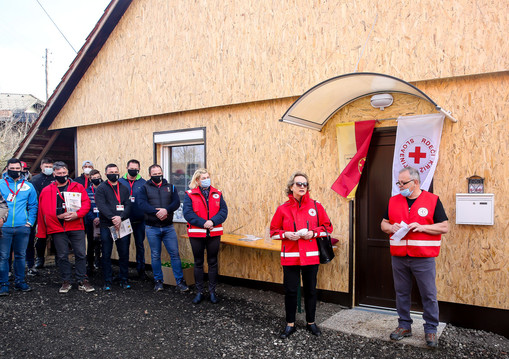 Podpredsednica RKS Silva Duh se je zahvalila vsem prostovoljcem in donatorjem za njihov prispevek pri urejanju novega doma bratoma Letnik.