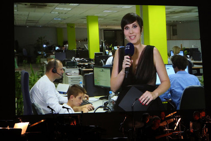 Mateja Rosa se je pogovarjala s prostovoljci v Kontaktnem centru NLB