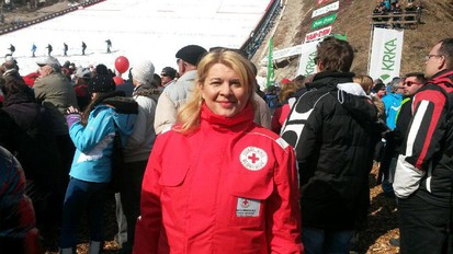 Podporo in pomembnost prostovoljcem, članom ekip prve pomoči Rdečega križa Slovenije, je z obiskom Planice izkazala tudi generalna sekretarka RKS, ga. Renata Brunskole (sobota, 21.3.2015)